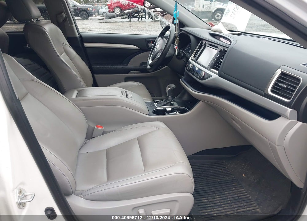 2019 TOYOTA HIGHLANDER XLE VIN: 5TDJZRFH3KS709839
