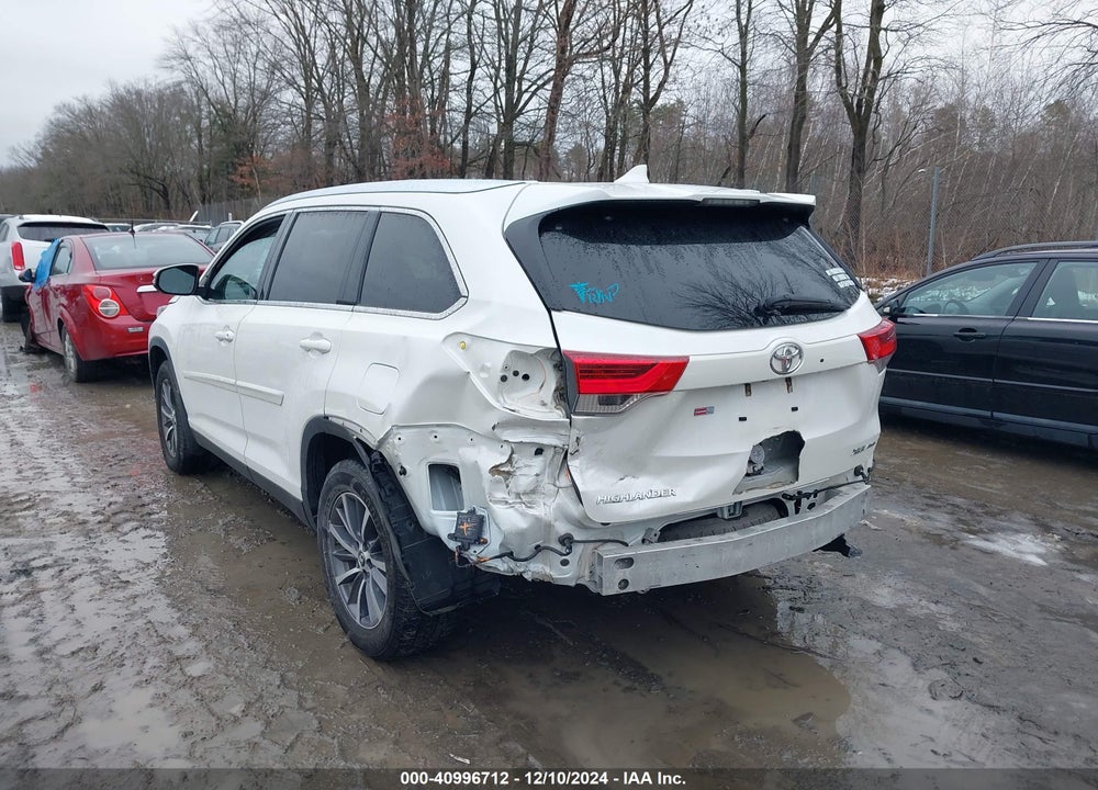 2019 TOYOTA HIGHLANDER XLE VIN: 5TDJZRFH3KS709839