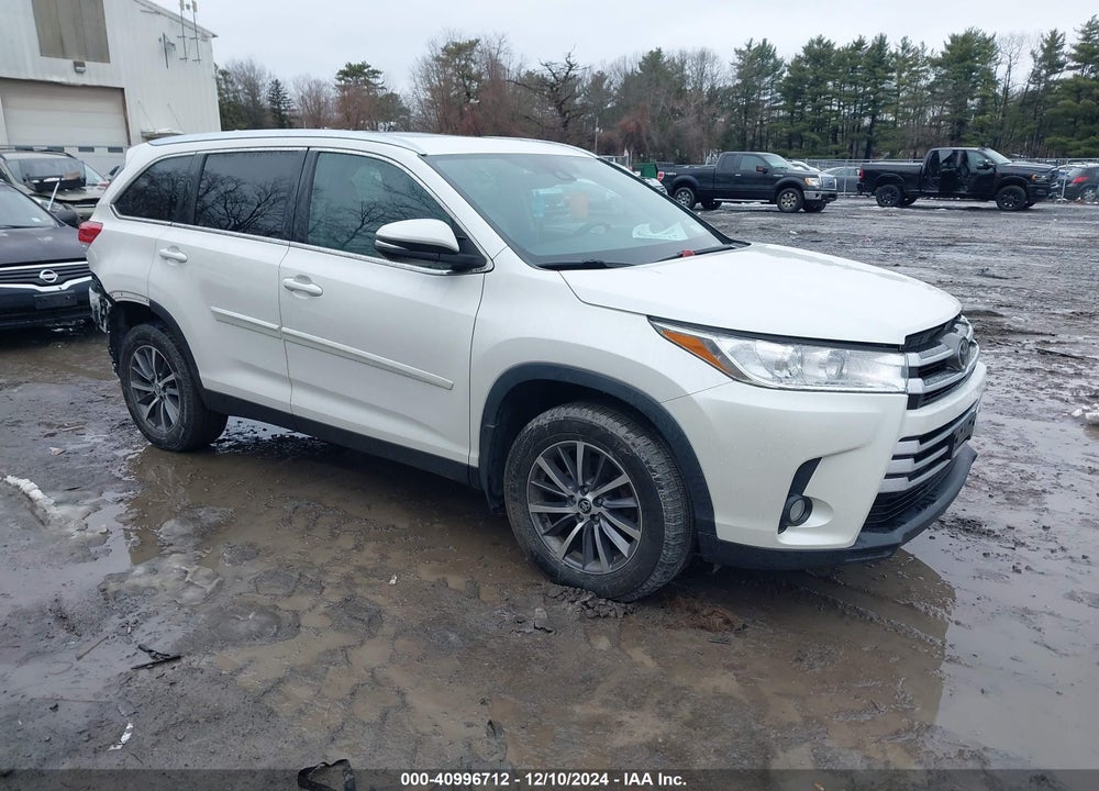 2019 TOYOTA HIGHLANDER XLE VIN: 5TDJZRFH3KS709839