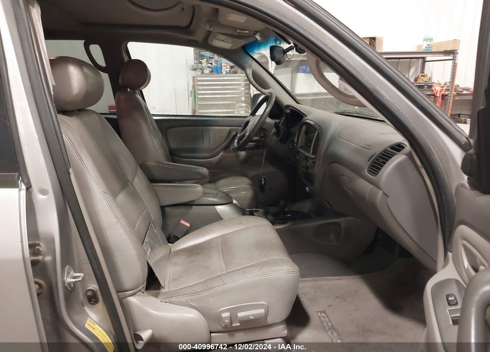 2002 TOYOTA SEQUOIA LIMITED V8 VIN: 5TDBT48A92S123610
