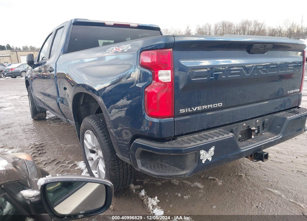 2021 CHEVROLET SILVERADO 1500 4WD STANDARD BED CUSTOM VIN: 1GCRYBEK2MZ373502
