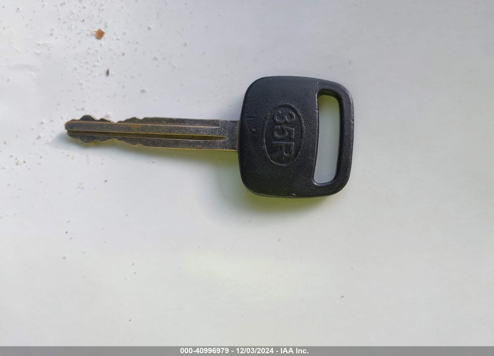 2004 TOYOTA COROLLA LE VIN: JTDBR32E142040395