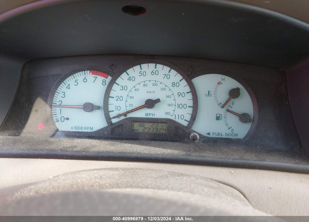 2004 TOYOTA COROLLA LE VIN: JTDBR32E142040395