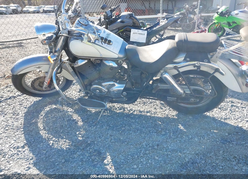 2001 HONDA VT750 CD2 VIN: JH2RC44601M451001