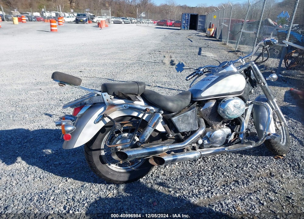 2001 HONDA VT750 CD2 VIN: JH2RC44601M451001