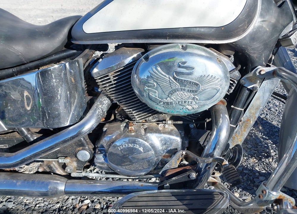2001 HONDA VT750 CD2 VIN: JH2RC44601M451001