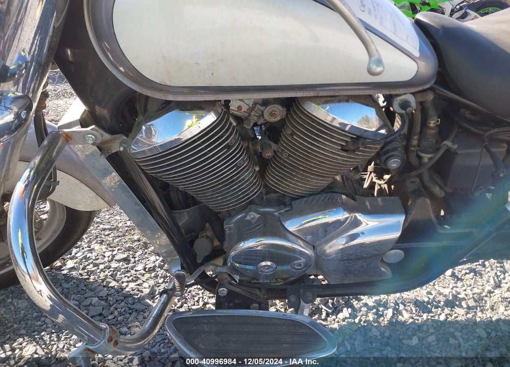 2001 HONDA VT750 CD2 VIN: JH2RC44601M451001