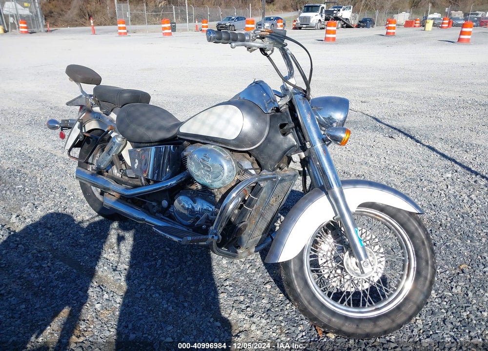 2001 HONDA VT750 CD2 VIN: JH2RC44601M451001