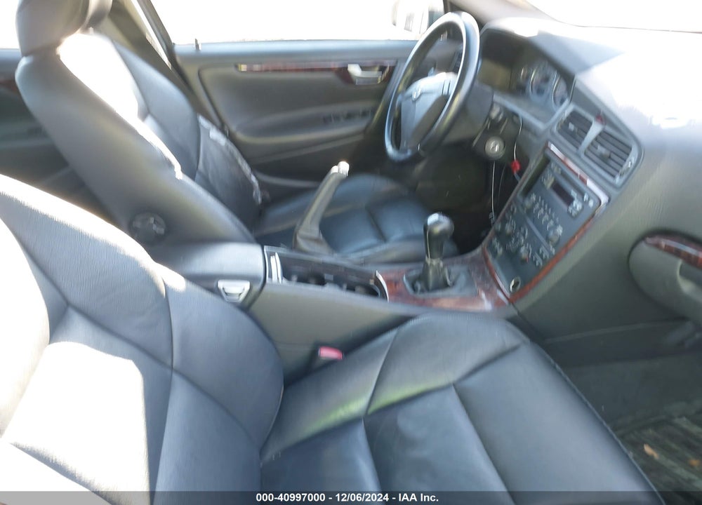 2005 VOLVO S60 2.4 VIN: YV1RS612952484101