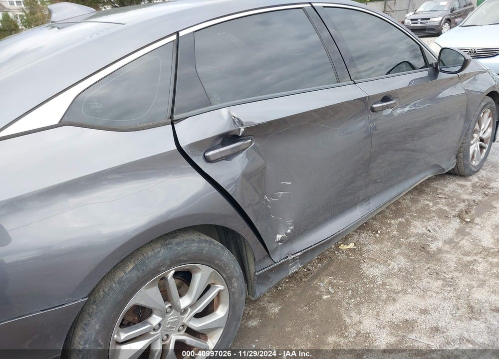 2018 HONDA ACCORD VIN: 1HGCV1F10JA009623