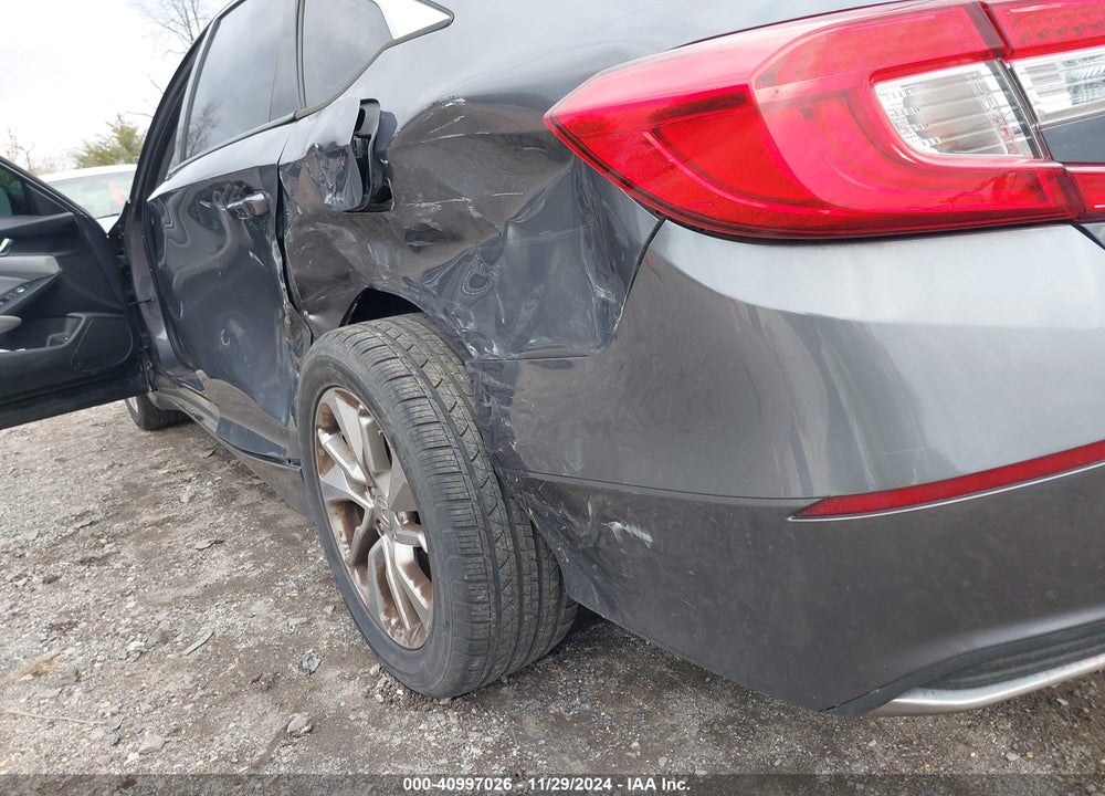 2018 HONDA ACCORD VIN: 1HGCV1F10JA009623