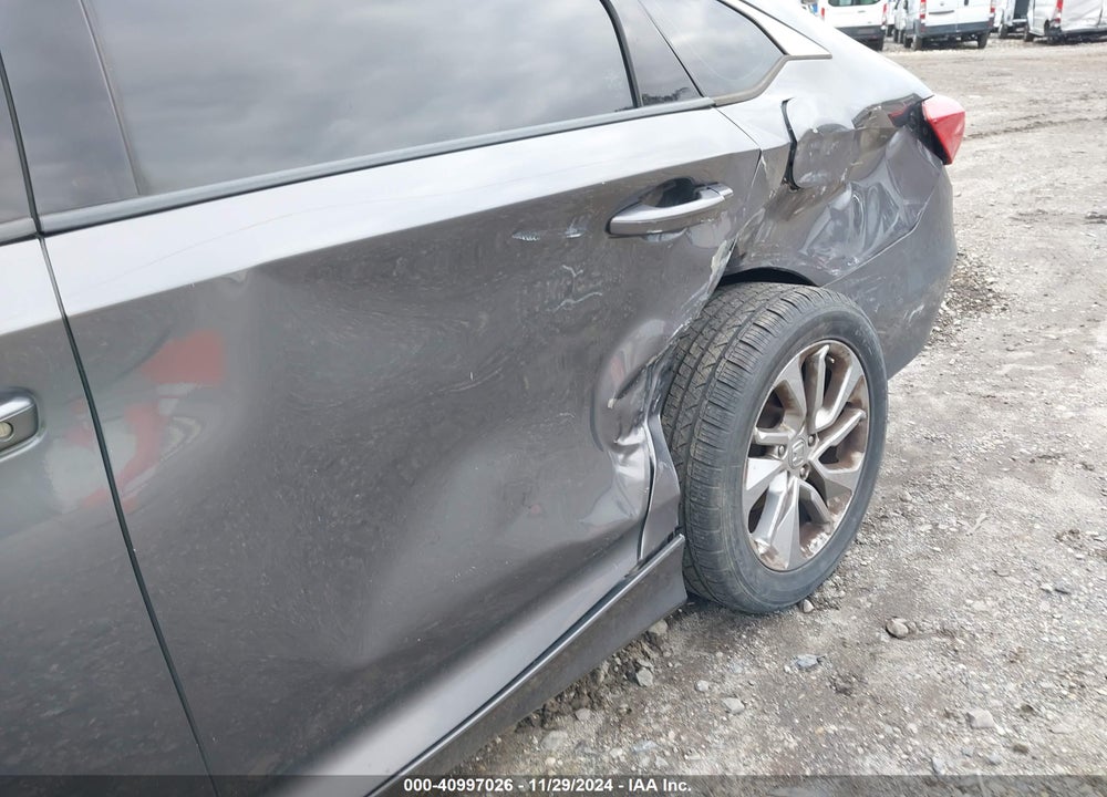 2018 HONDA ACCORD VIN: 1HGCV1F10JA009623