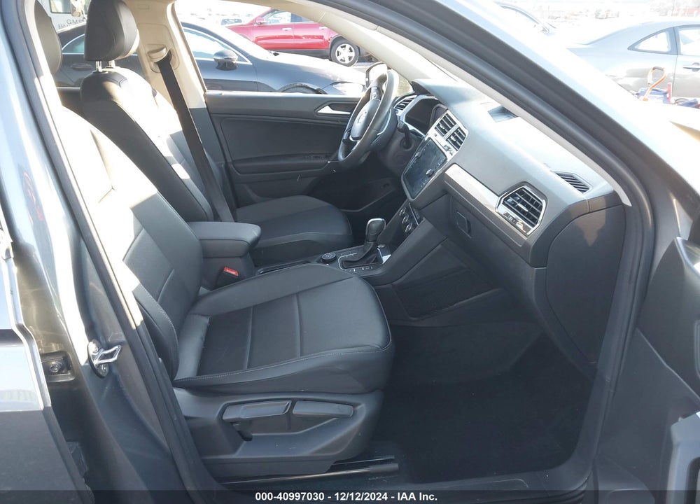 2020 VOLKSWAGEN TIGUAN VIN: 3VV2B7AXXLM025353