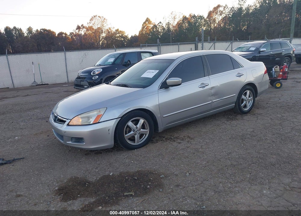 2007 HONDA ACCORD 2.4 SE VIN: JHMCM56307C013290