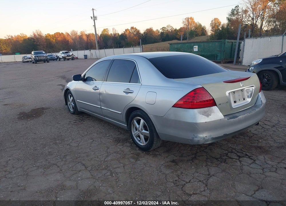 2007 HONDA ACCORD 2.4 SE VIN: JHMCM56307C013290