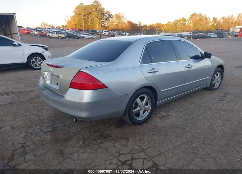 2007 HONDA ACCORD 2.4 SE VIN: JHMCM56307C013290