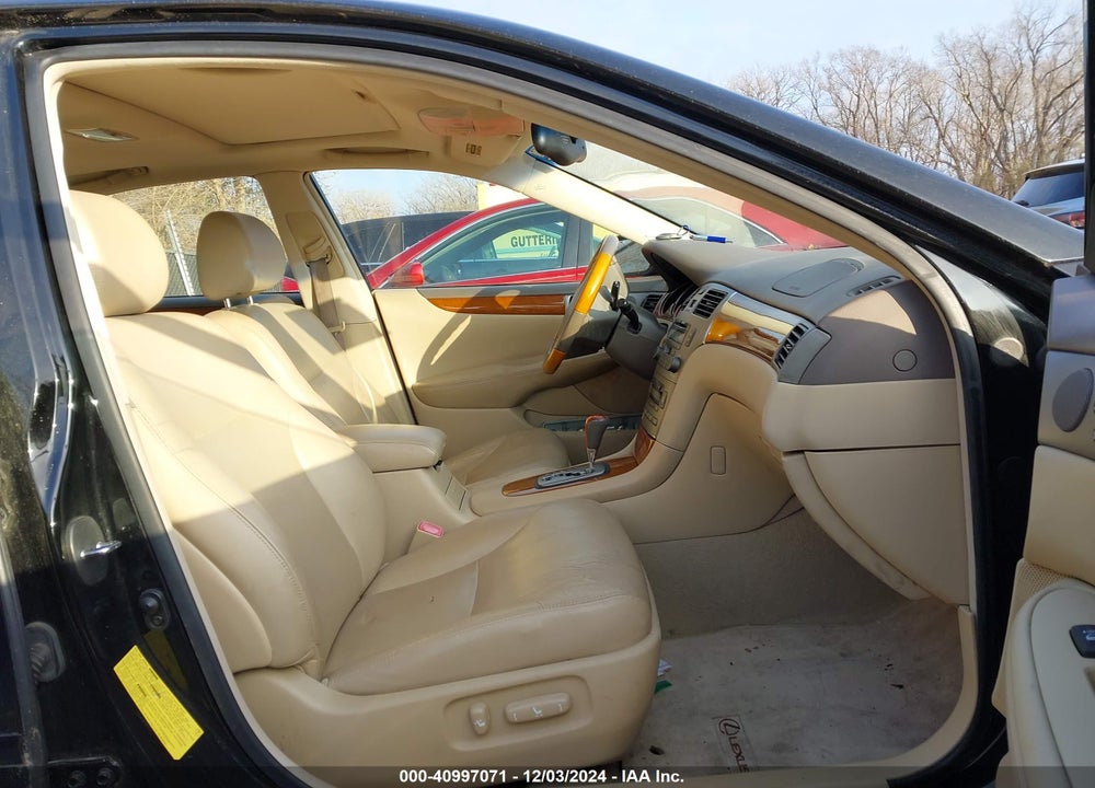 2005 LEXUS ES 330 VIN: JTHBA30G555110572
