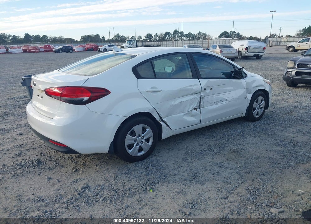 2018 KIA FORTE VIN: 3KPFK4A70JE180550