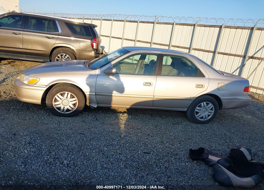 2001 TOYOTA CAMRY LE V6 VIN: 4T1BF22K31U118163