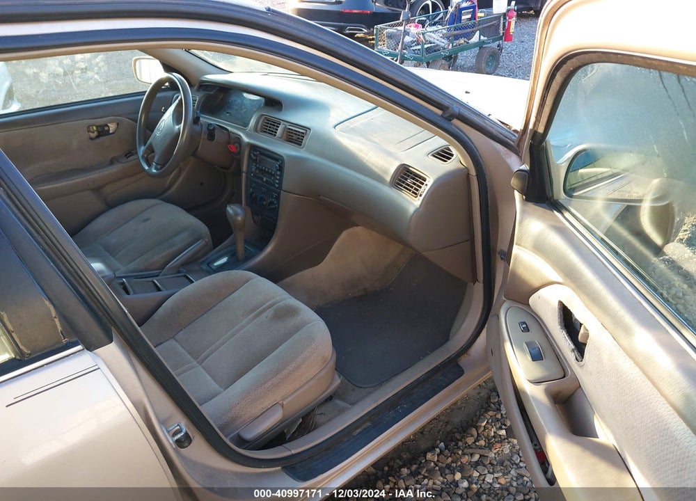 2001 TOYOTA CAMRY LE V6 VIN: 4T1BF22K31U118163