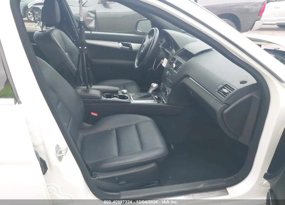 2009 MERCEDES-BENZ C 300 LUXURY/SPORT VIN: WDDGF54X49R069452