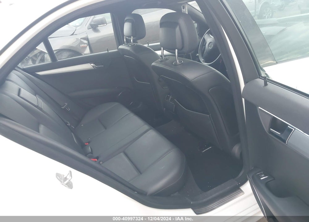 2009 MERCEDES-BENZ C 300 LUXURY/SPORT VIN: WDDGF54X49R069452
