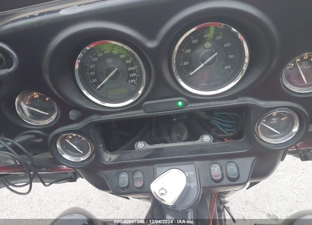 2011 HARLEY-DAVIDSON FLHTK VIN: 1HD1KEM16BB634174