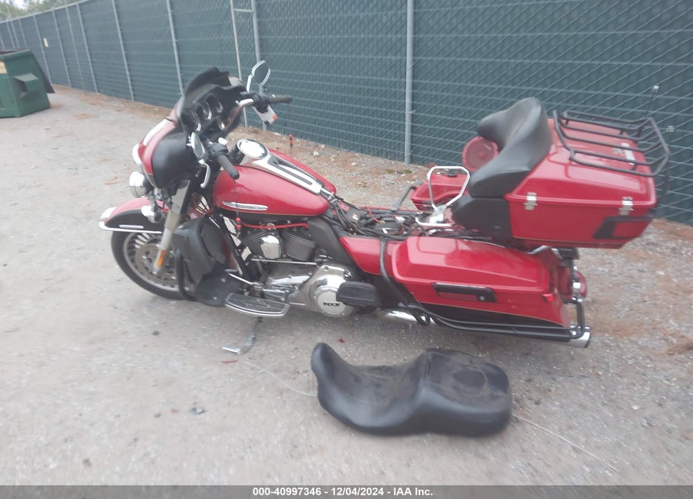 2011 HARLEY-DAVIDSON FLHTK VIN: 1HD1KEM16BB634174