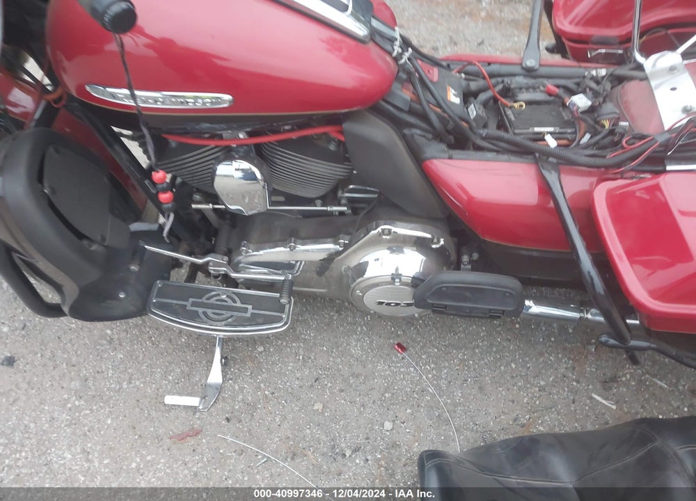 2011 HARLEY-DAVIDSON FLHTK VIN: 1HD1KEM16BB634174