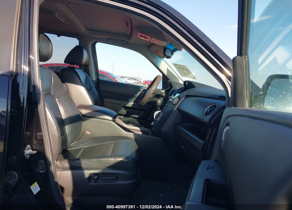 2011 HONDA PILOT TOURING VIN: 5FNYF4H98BB090496