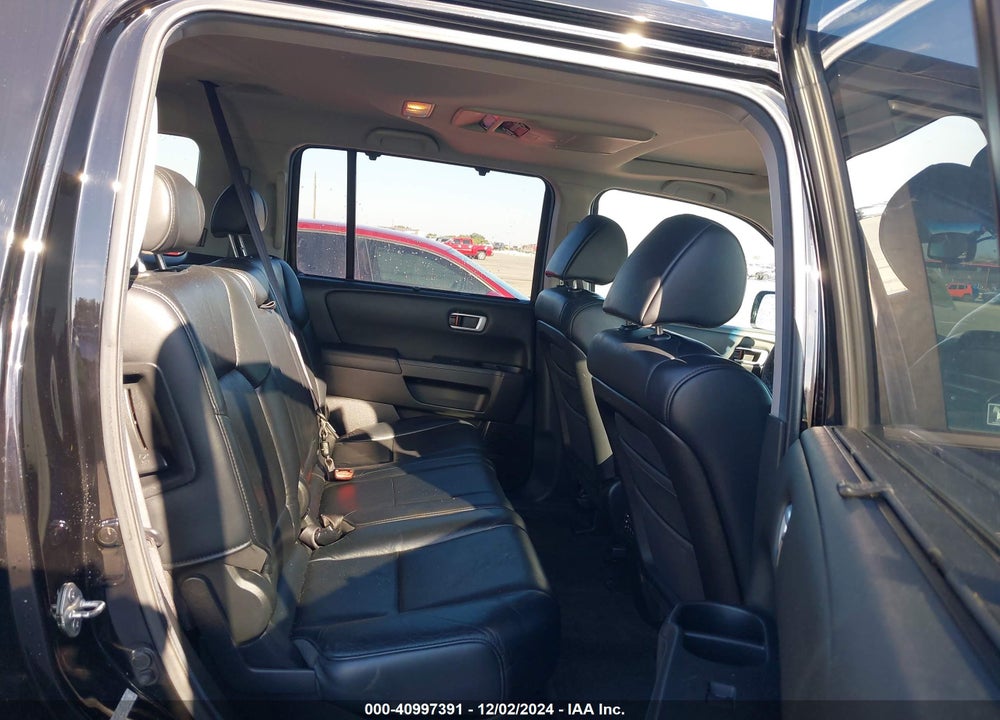 2011 HONDA PILOT TOURING VIN: 5FNYF4H98BB090496