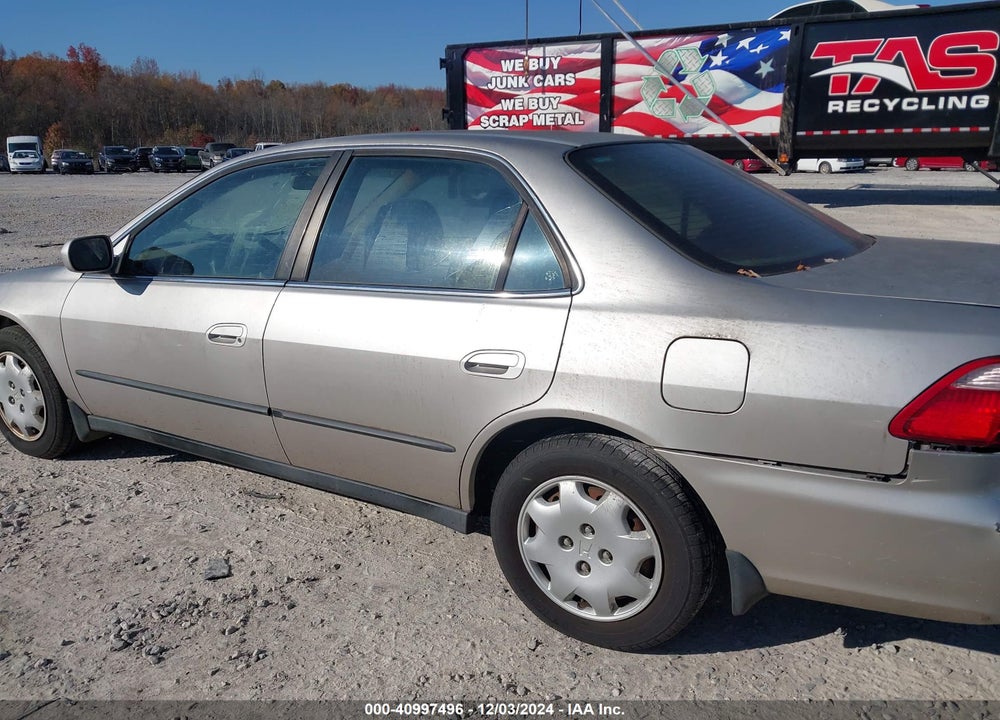 1999 HONDA ACCORD LX VIN: 1HGCG5548XA041743