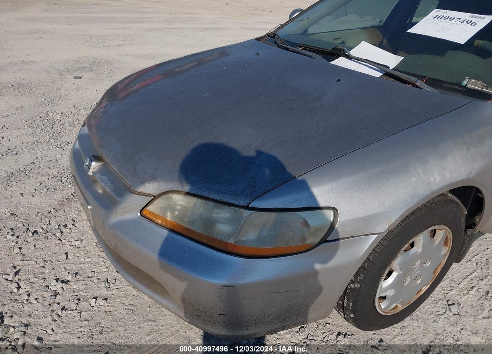 1999 HONDA ACCORD LX VIN: 1HGCG5548XA041743