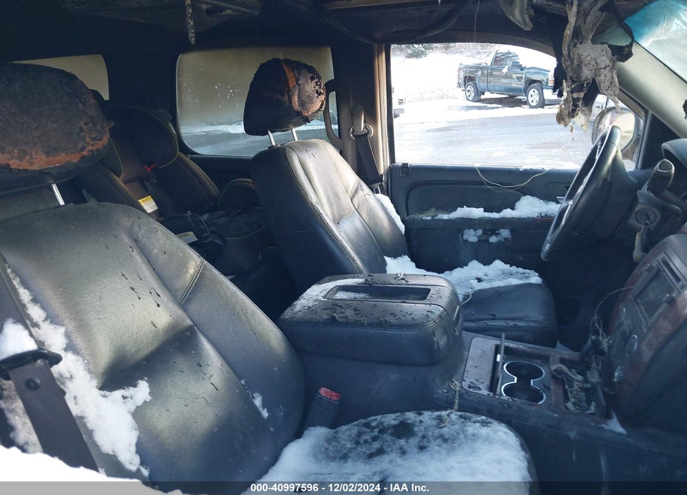 2010 CHEVROLET TAHOE LTZ VIN: 1GNUKCE05AR217179