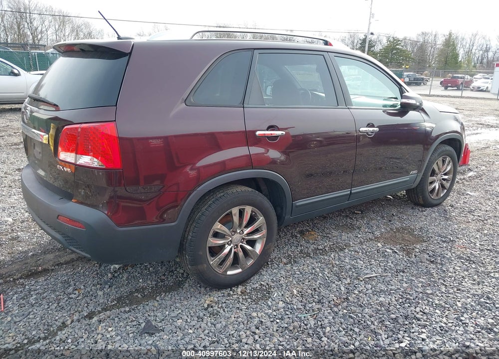 2011 KIA SORENTO EX V6 VIN: 5XYKUDA22BG147650