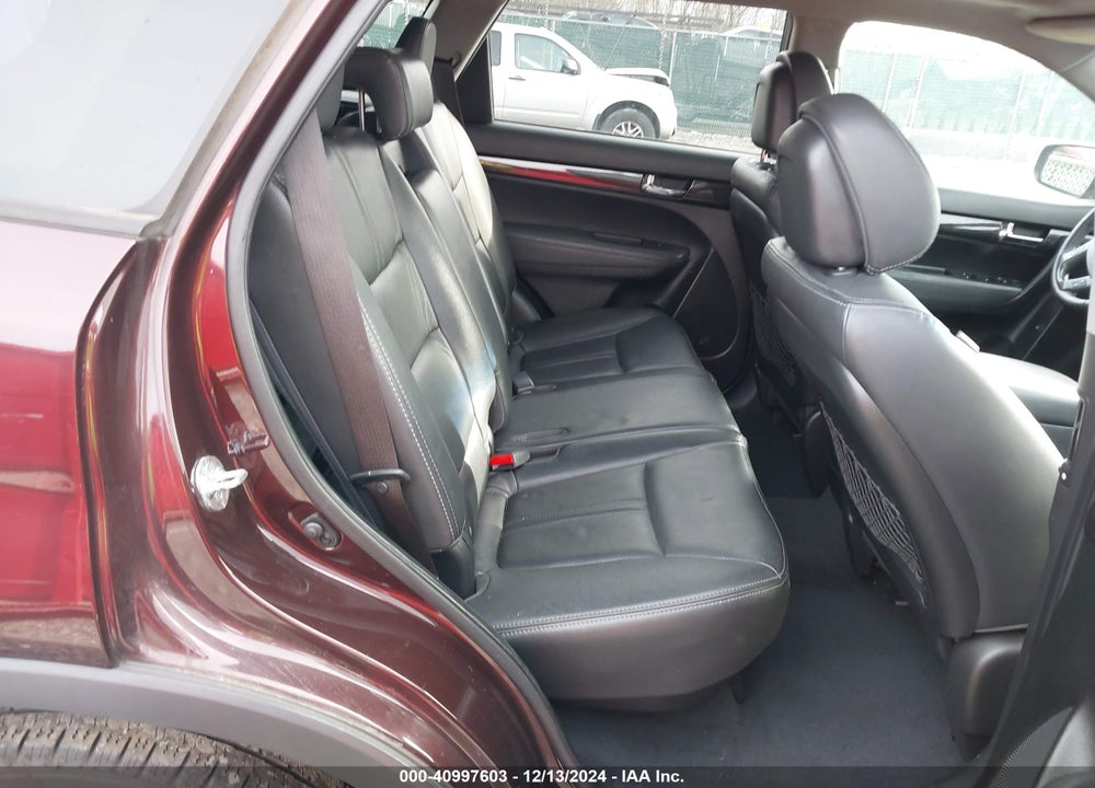 2011 KIA SORENTO EX V6 VIN: 5XYKUDA22BG147650