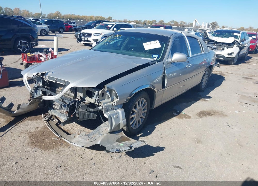 2007 LINCOLN TOWN CAR SIGNATURE VIN: 1LNHM81W97Y623780
