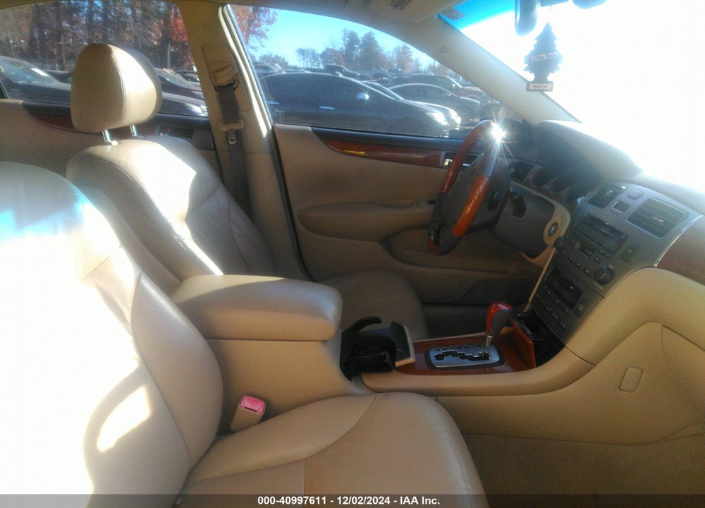 2005 LEXUS ES 330 VIN: JTHBA30G055136321