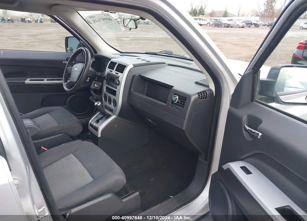2008 JEEP PATRIOT SPORT VIN: 1J8FF28W98D523933