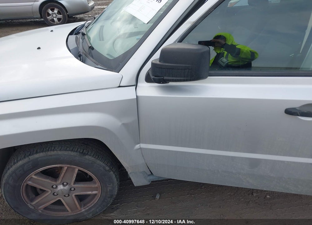2008 JEEP PATRIOT SPORT VIN: 1J8FF28W98D523933