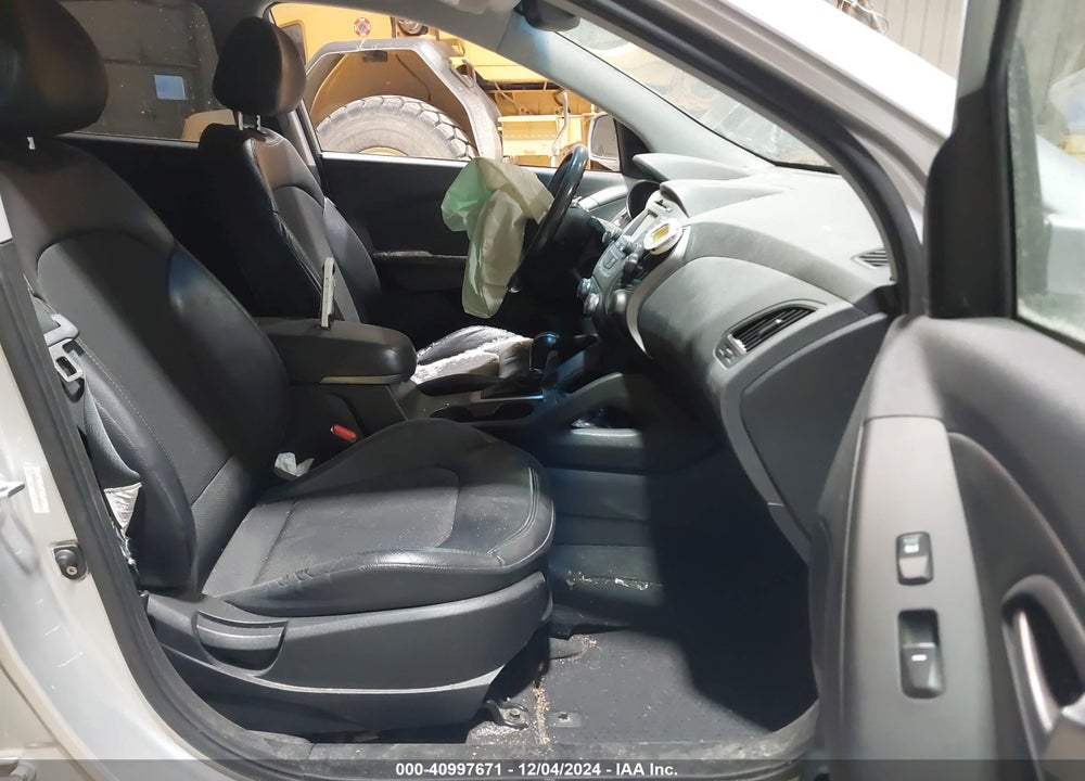 2014 HYUNDAI TUCSON SE VIN: KM8JUCAG2EU800042