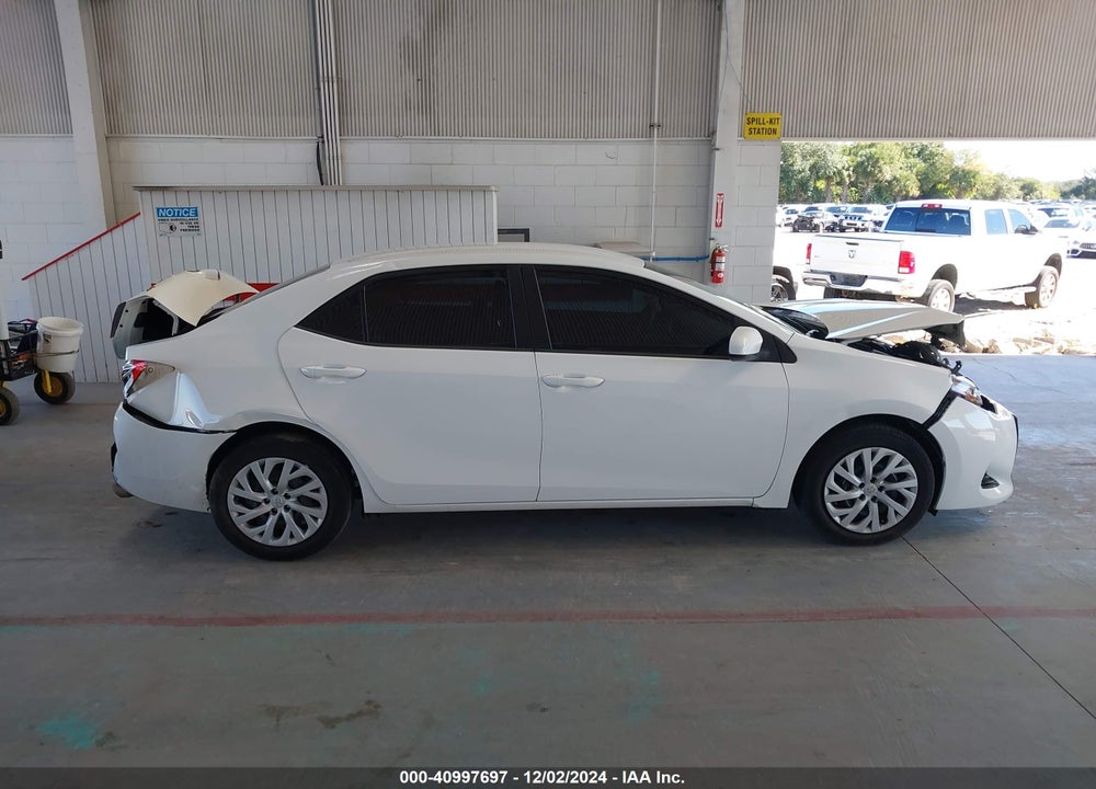 2018 TOYOTA COROLLA LE VIN: 5YFBURHE4JP802656
