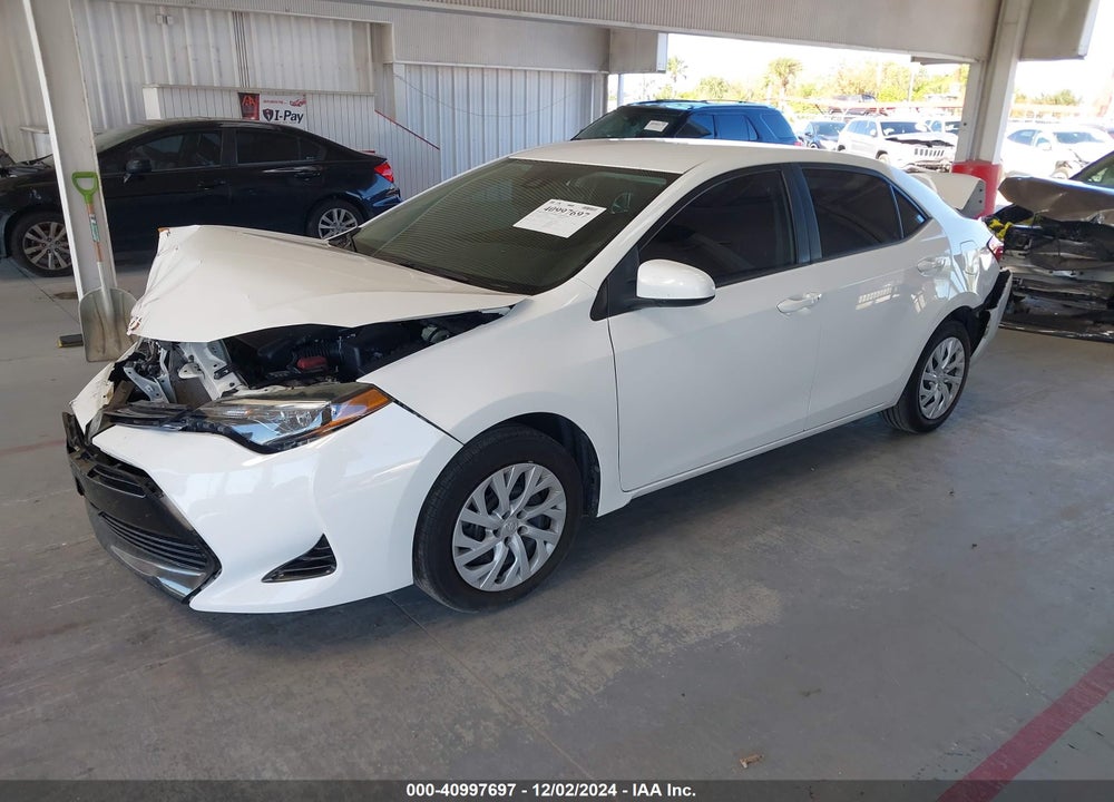 2018 TOYOTA COROLLA LE VIN: 5YFBURHE4JP802656