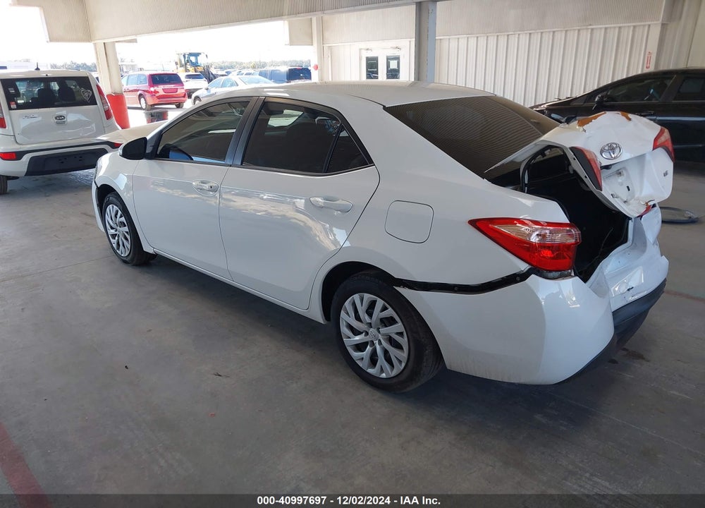 2018 TOYOTA COROLLA LE VIN: 5YFBURHE4JP802656