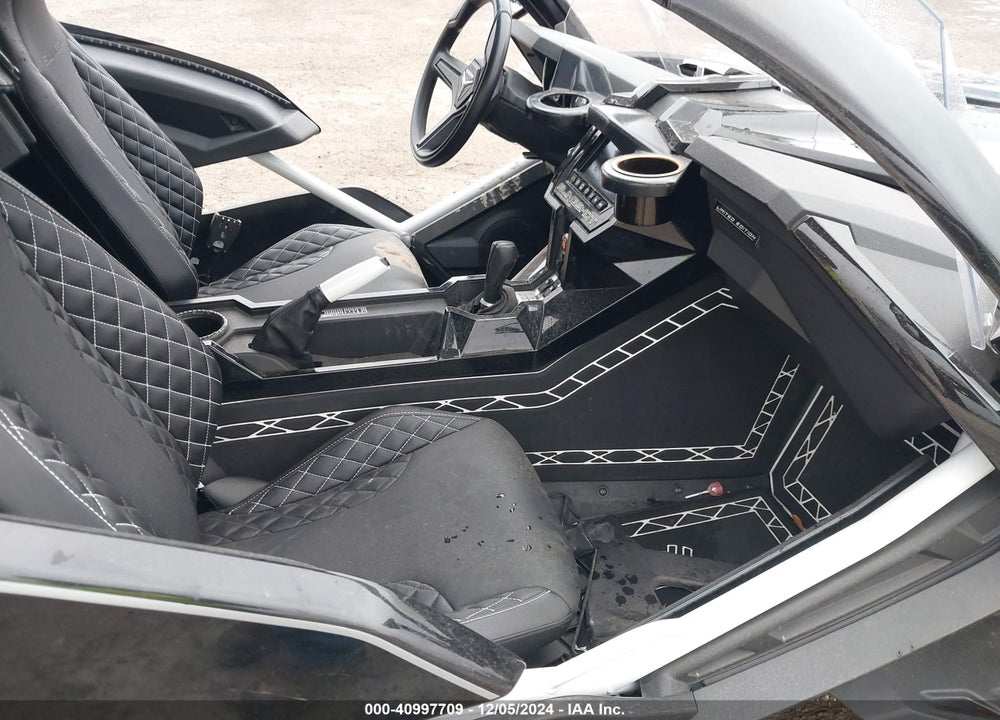2019 POLARIS SLINGSHOT SL VIN: 57XAAPFA6K8135523