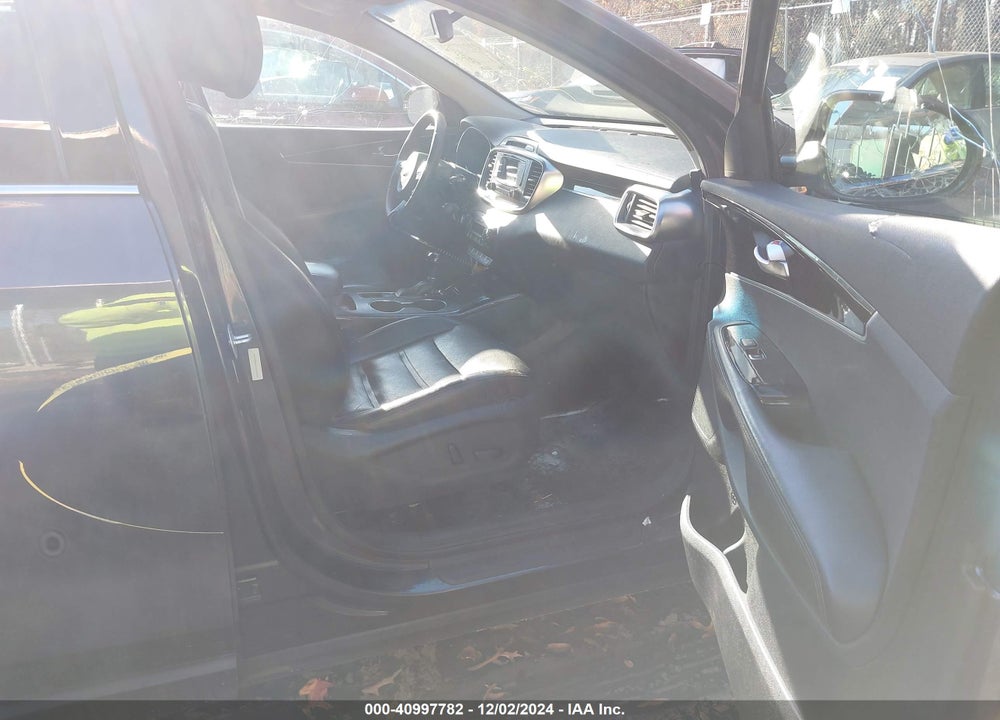 2016 KIA SORENTO 3.3L EX VIN: 5XYPH4A54GG044323