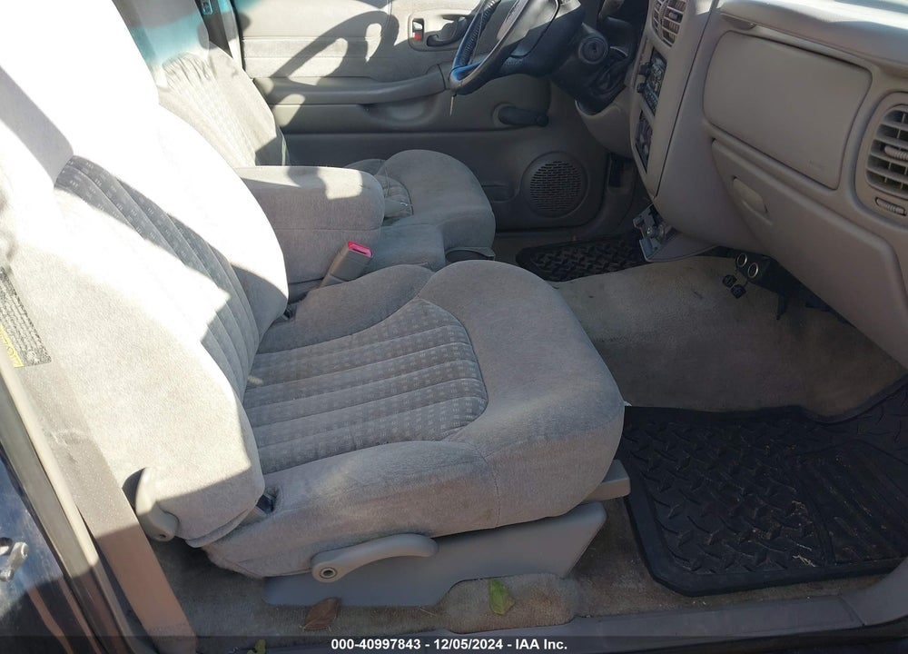 2002 CHEVROLET S-10 LS VIN: 1GCCS14W928151841