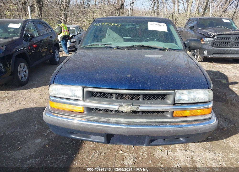 2002 CHEVROLET S-10 LS VIN: 1GCCS14W928151841