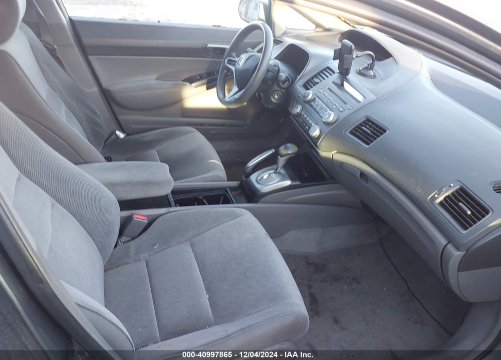 2011 HONDA CIVIC LX VIN: 2HGFA1F52BH306150
