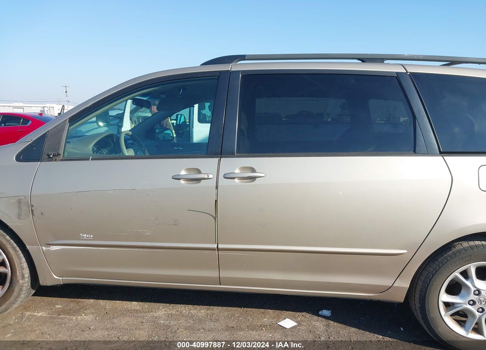 2004 TOYOTA SIENNA XLE VIN: 5TDZA22C34S147374